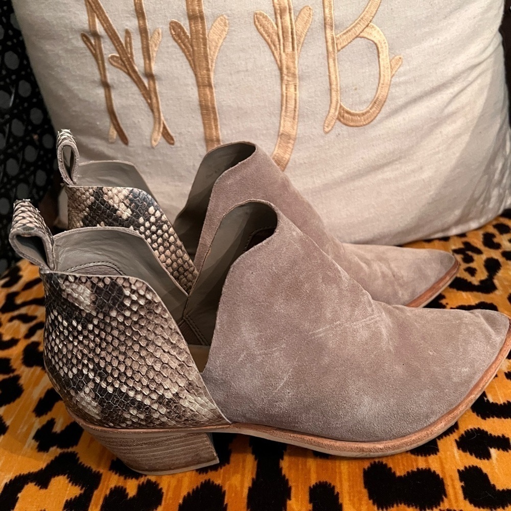 DOLCE VITA  Snake and Suede Booties - Picture 4 of 7